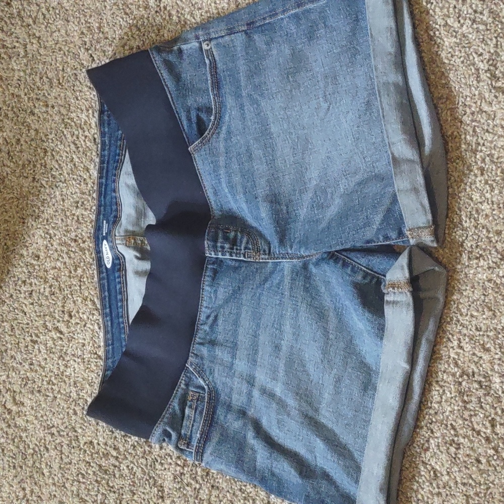 Front panel maternity shorts